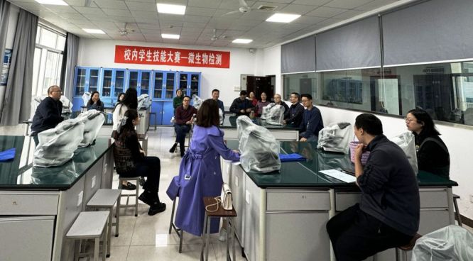 食品、化学教研室教研活动.jpg